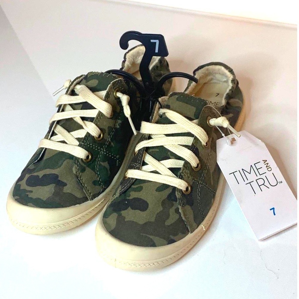 Time and Tru Womens Size 7 Camo Memory Foam Slip On Scrunch Back Sneakers Green
